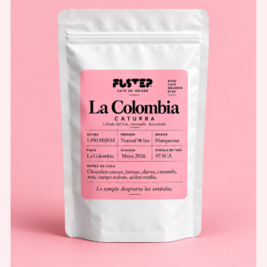 Bolsa de café Fustep La Colombia sobre fondo rosado