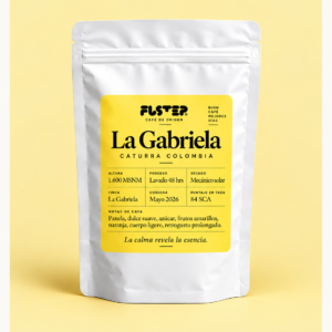 Bolsa de café Fustep La Gabriela sobre fondo amarillo